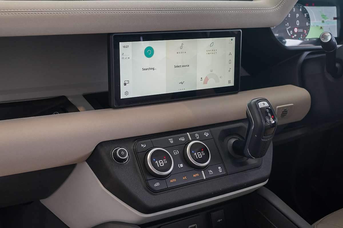 2023 Land Rover Defender 90 P400 X-Dynamic SE L663