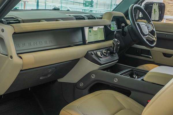 2023 Land Rover Defender 90 P400 X-Dynamic SE L663
