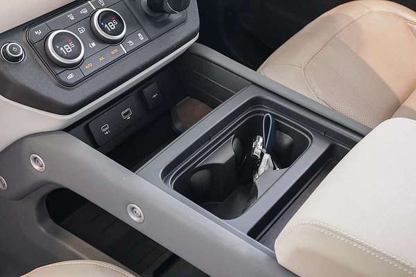 2023 Land Rover Defender 90 P400 X-Dynamic SE L663