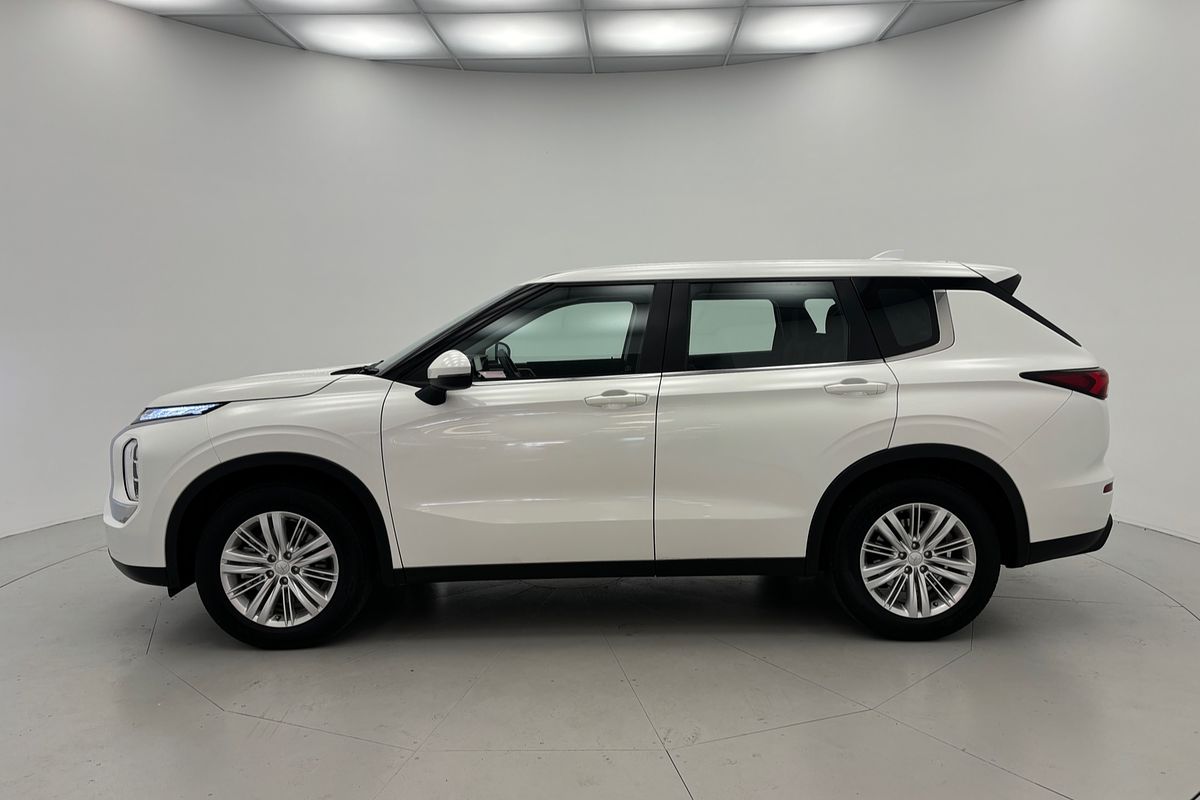 2022 Mitsubishi Outlander ES ZM