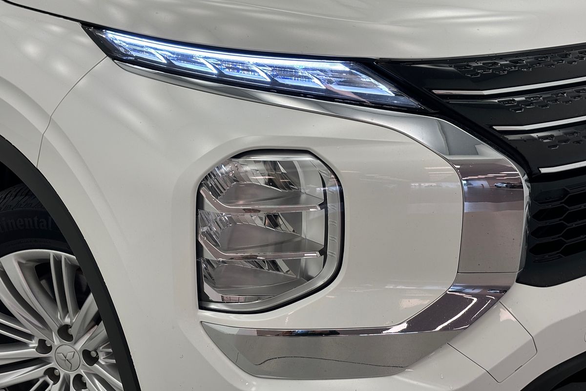 2022 Mitsubishi Outlander ES ZM