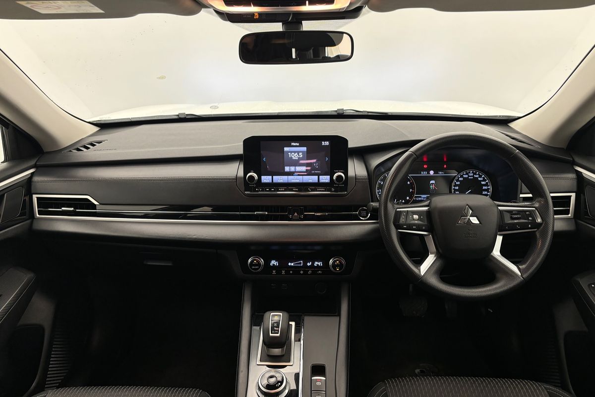 2022 Mitsubishi Outlander ES ZM