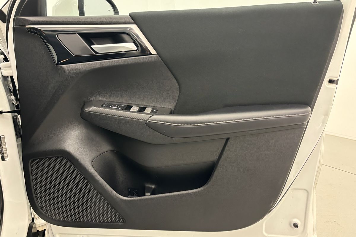 2022 Mitsubishi Outlander ES ZM