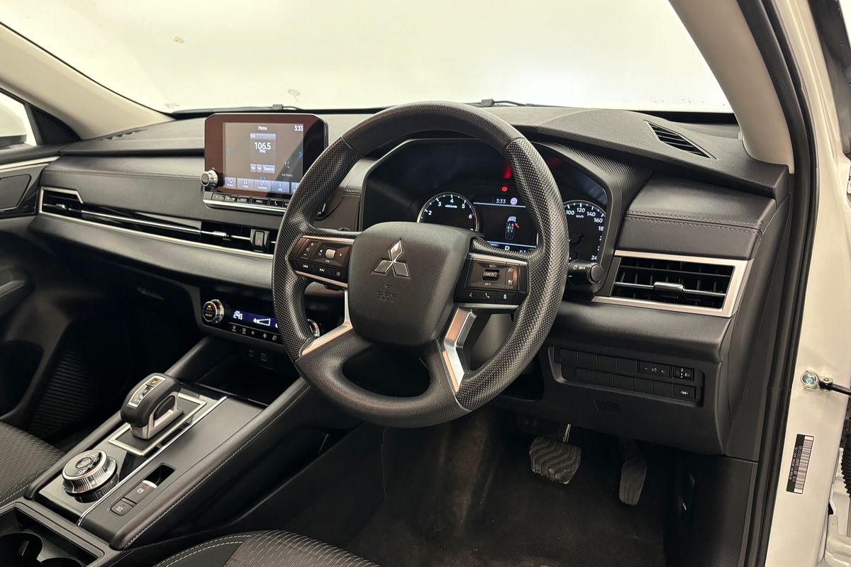 2022 Mitsubishi Outlander ES ZM