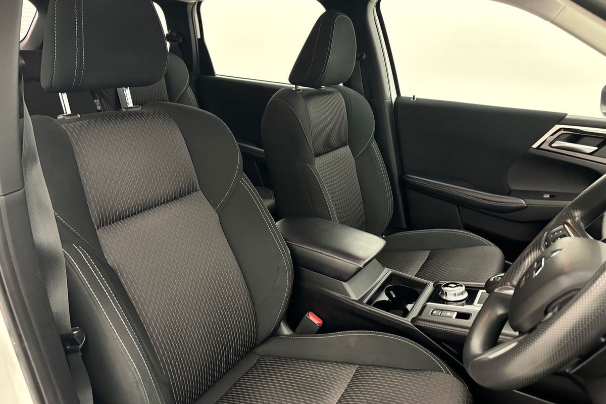 2022 Mitsubishi Outlander ES ZM