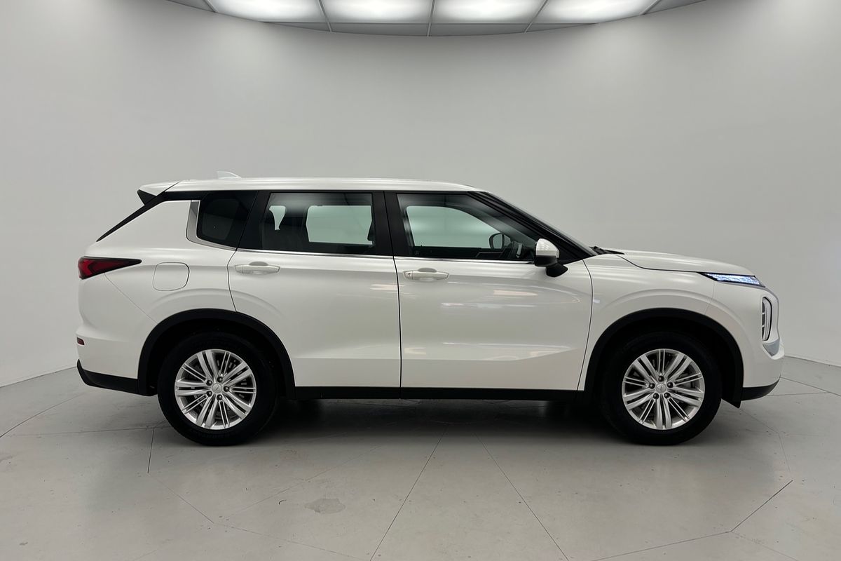 2022 Mitsubishi Outlander ES ZM