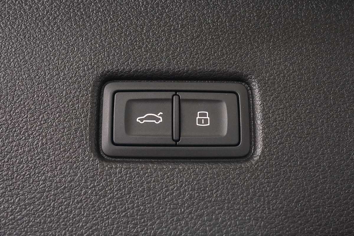 2024 Audi Q5 45 TFSI S line FY