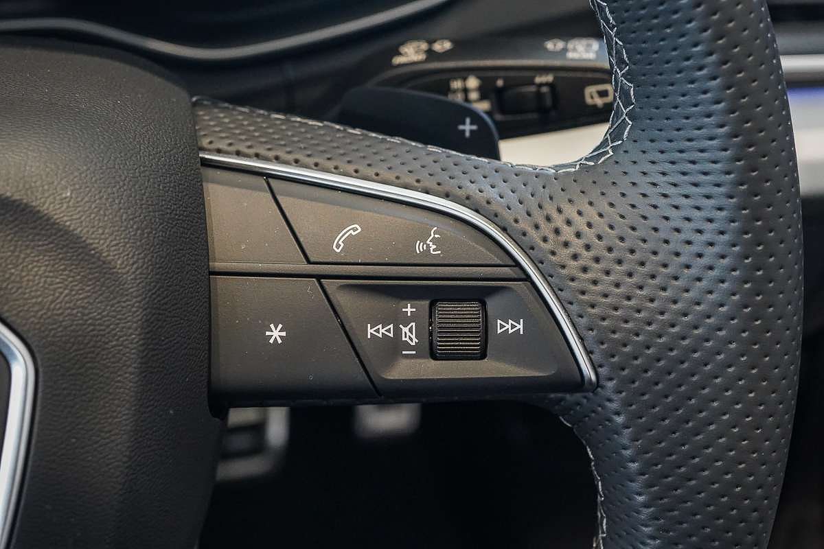 2024 Audi Q5 45 TFSI S line FY