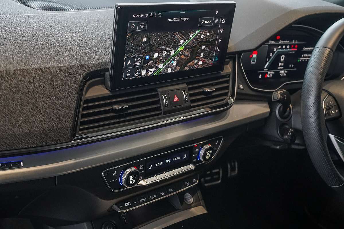 2024 Audi Q5 45 TFSI S line FY