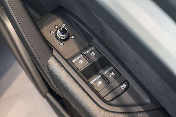 2024 Audi Q5 45 TFSI S line FY