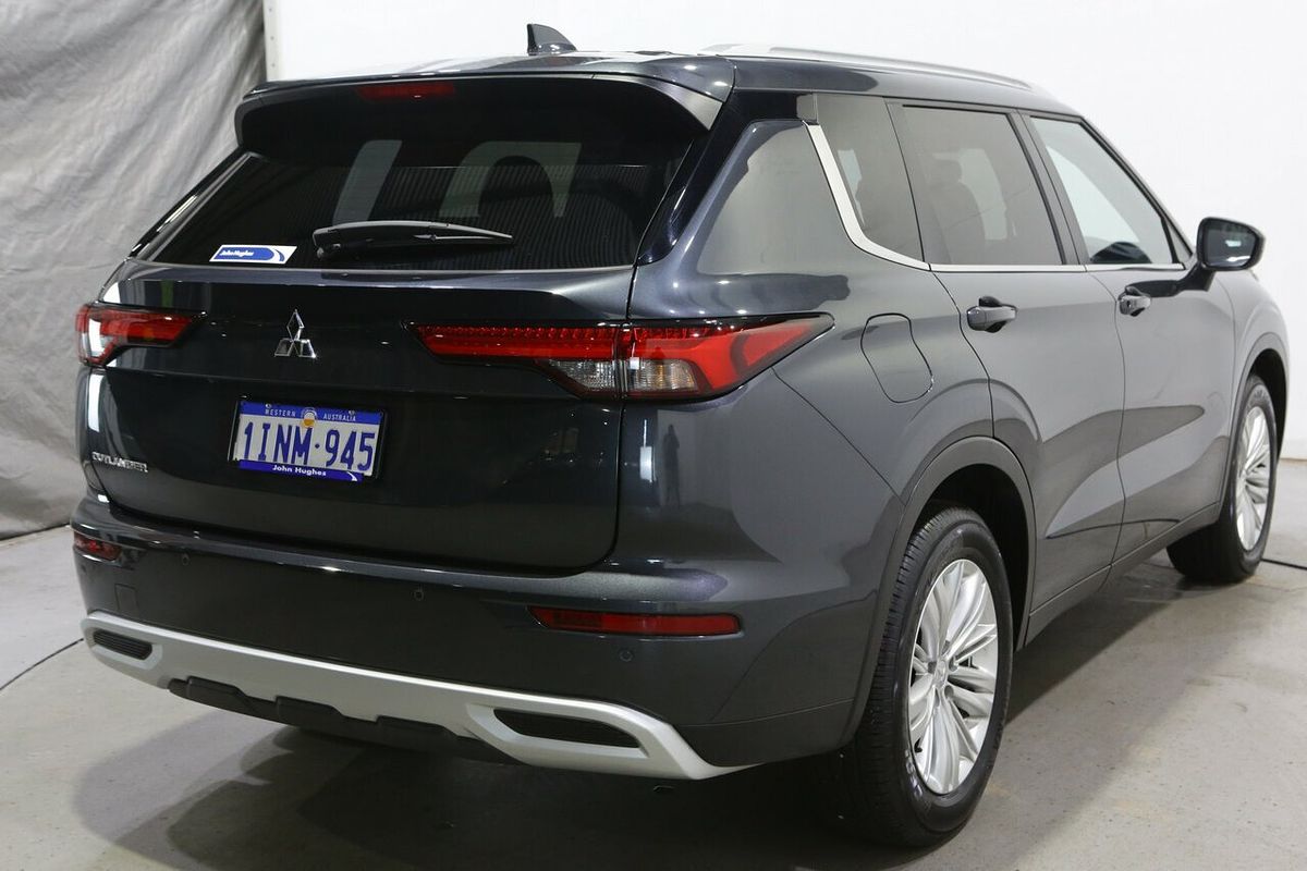 2024 Mitsubishi Outlander LS ZM