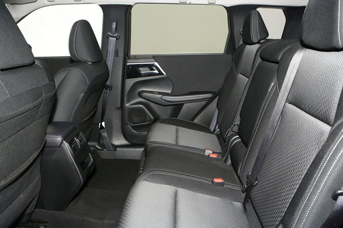 2024 Mitsubishi Outlander LS ZM