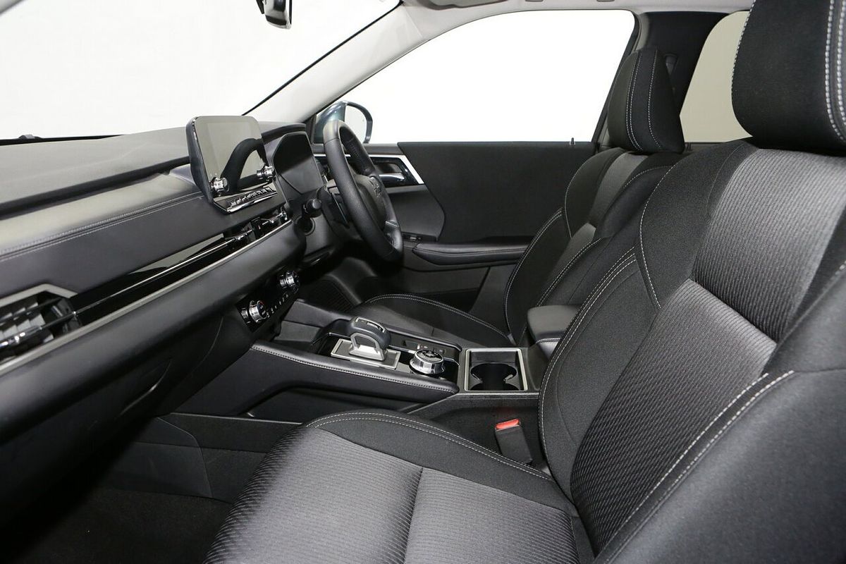 2024 Mitsubishi Outlander LS ZM