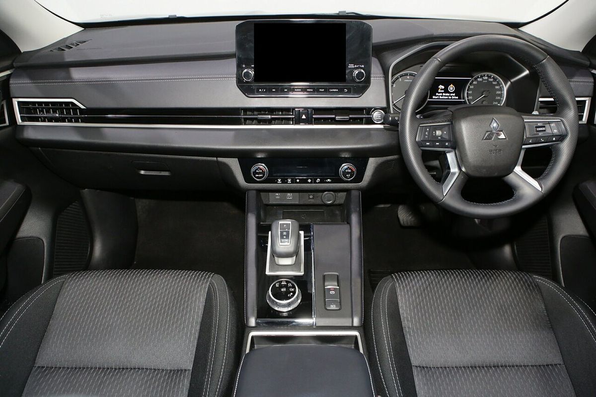 2024 Mitsubishi Outlander LS ZM