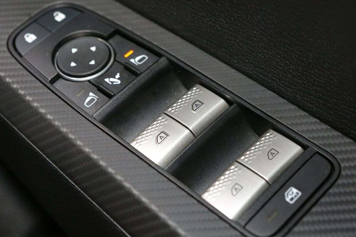 2024 Mitsubishi Outlander LS ZM