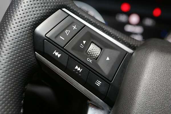 2024 Mitsubishi Outlander LS ZM