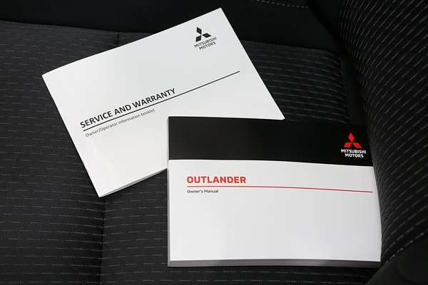 2024 Mitsubishi Outlander LS ZM