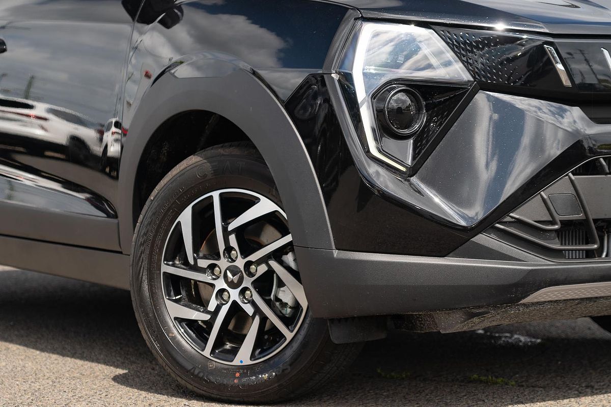 2025 Mahindra XUV3XO AX5L