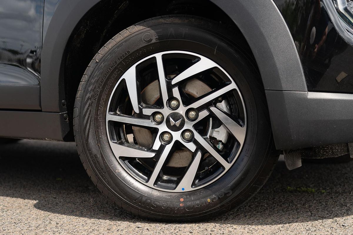 2025 Mahindra XUV3XO AX5L