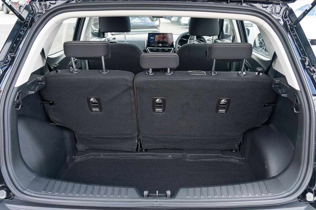 2025 Mahindra XUV3XO AX5L