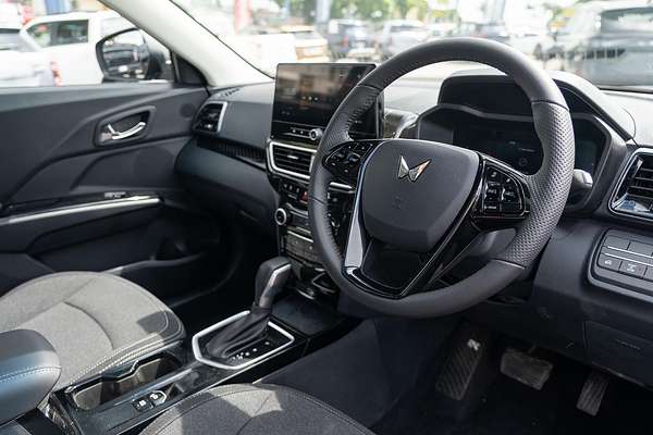 2025 Mahindra XUV3XO AX5L