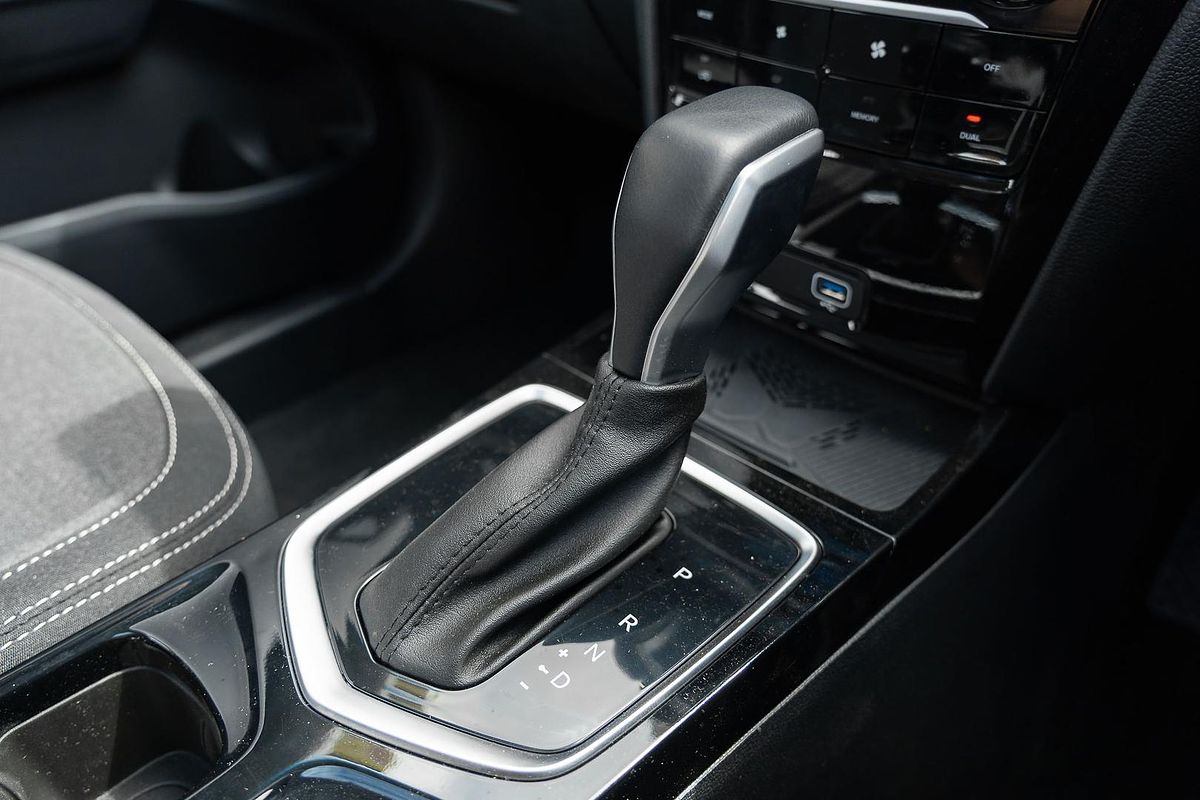 2025 Mahindra XUV3XO AX5L