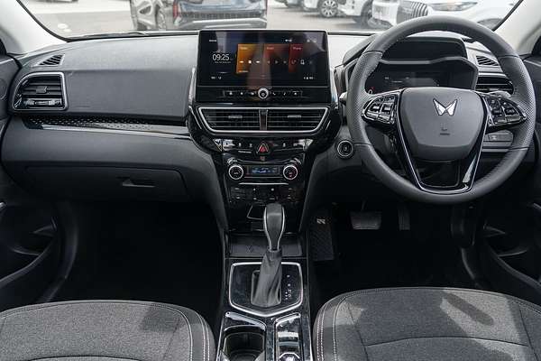 2025 Mahindra XUV3XO AX5L