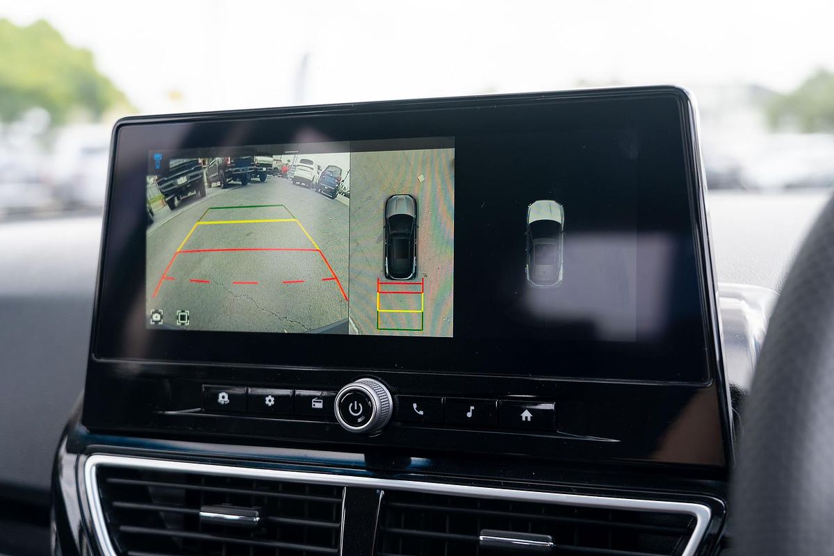 2025 Mahindra XUV3XO AX5L