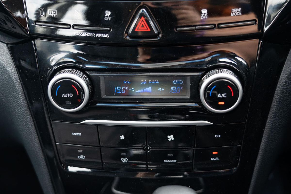 2025 Mahindra XUV3XO AX5L