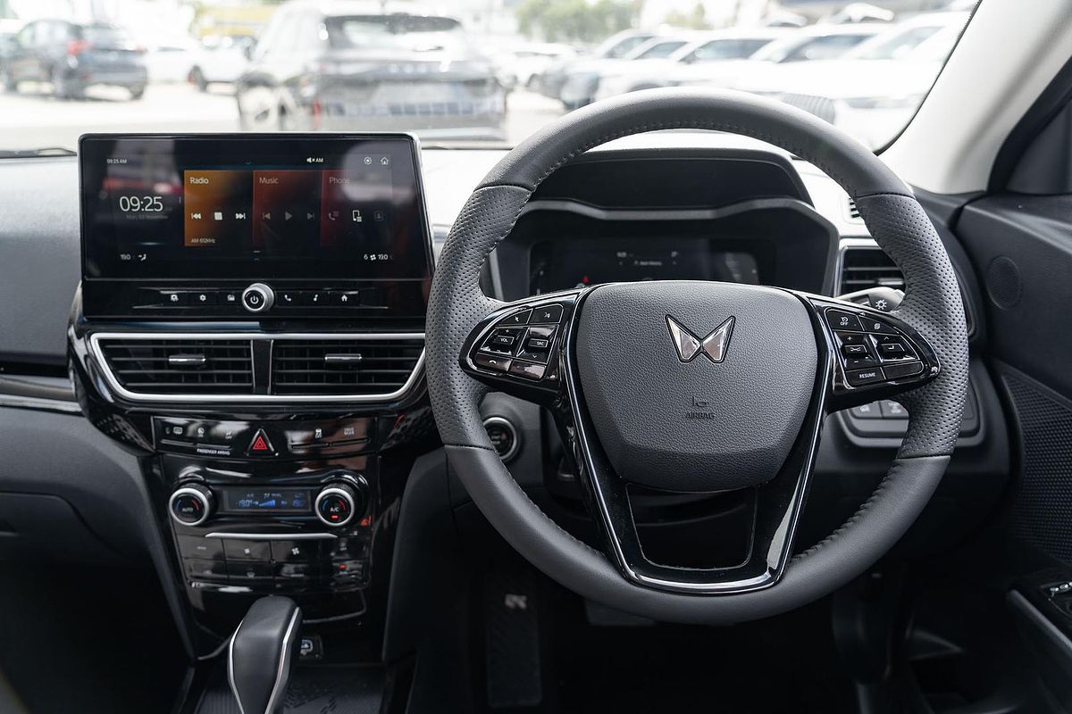 2025 Mahindra XUV3XO AX5L