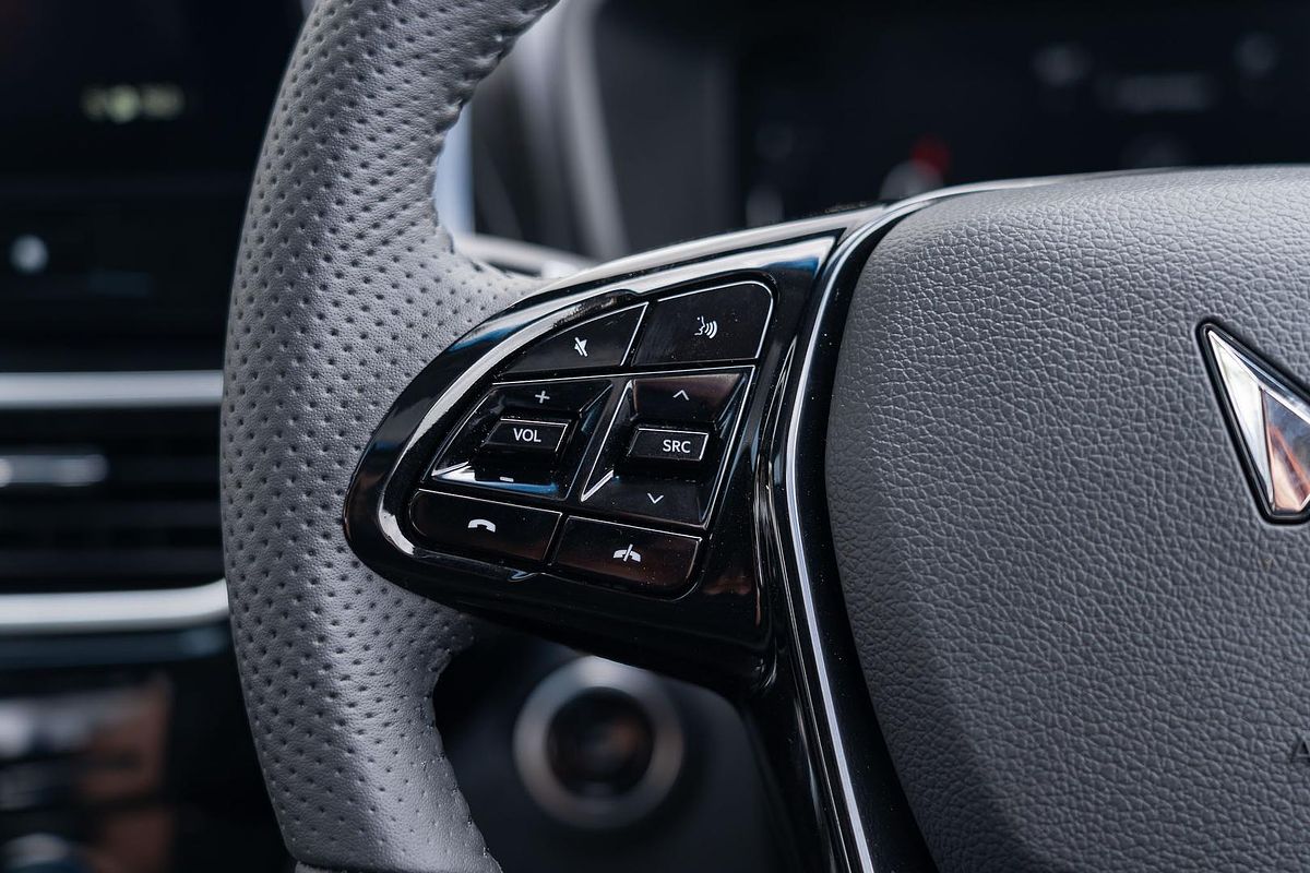 2025 Mahindra XUV3XO AX5L