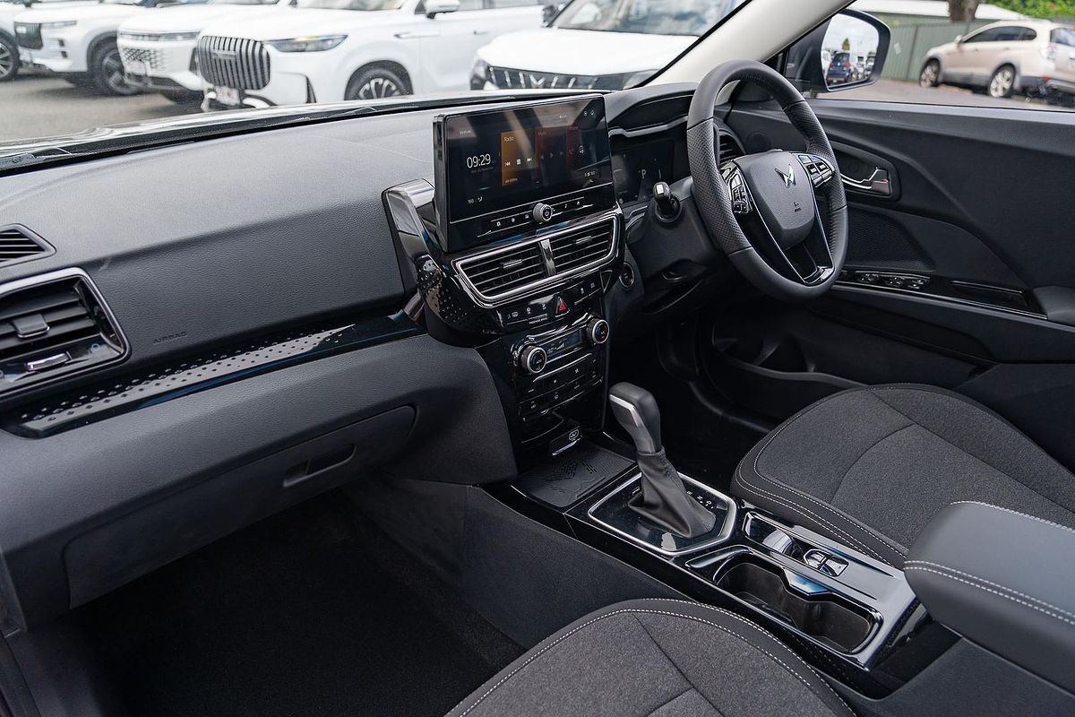 2025 Mahindra XUV3XO AX5L