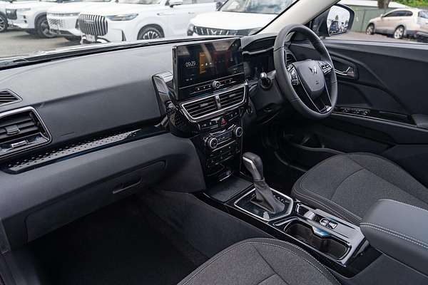 2025 Mahindra XUV3XO AX5L