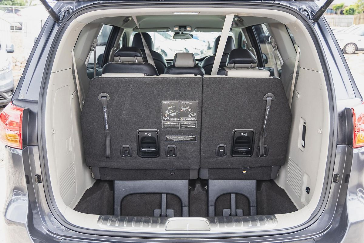 2017 Kia Carnival Platinum YP