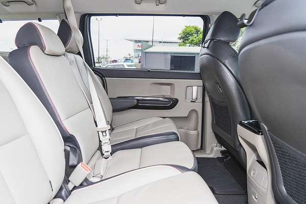 2017 Kia Carnival Platinum YP