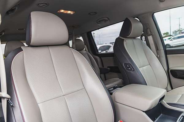 2017 Kia Carnival Platinum YP