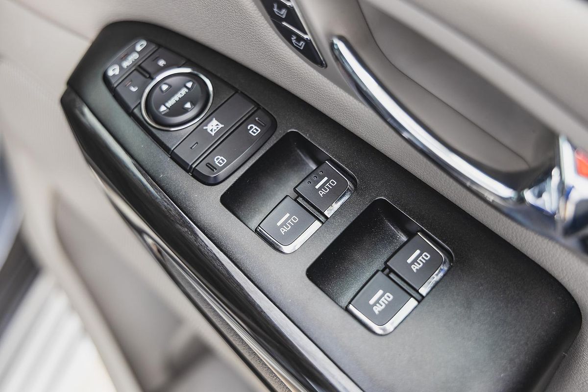 2017 Kia Carnival Platinum YP