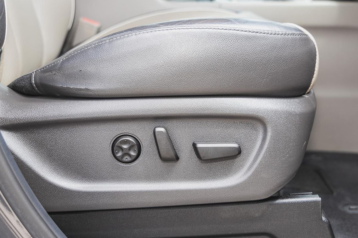 2017 Kia Carnival Platinum YP