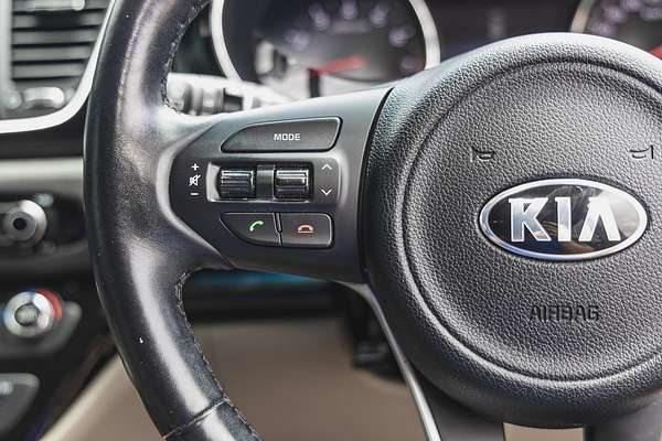 2017 Kia Carnival Platinum YP