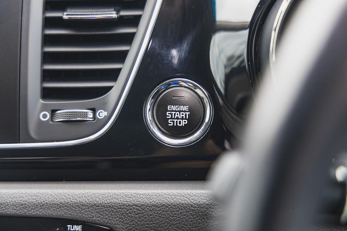 2017 Kia Carnival Platinum YP