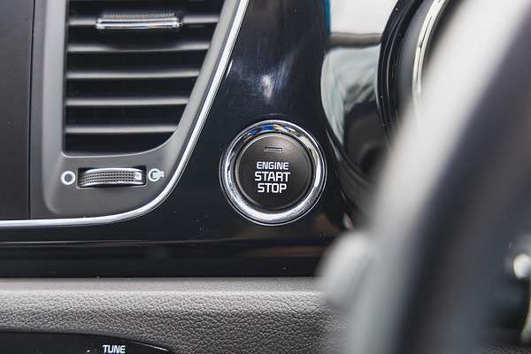 2017 Kia Carnival Platinum YP