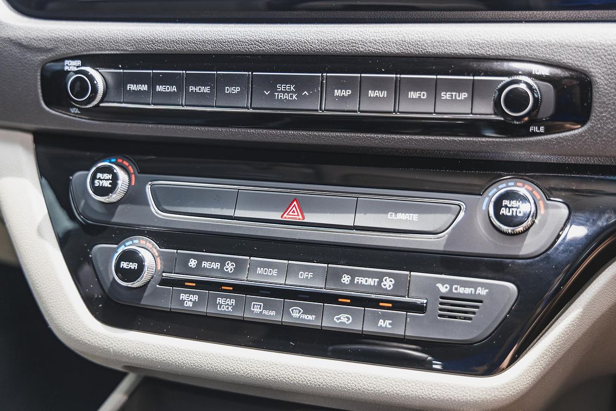 2017 Kia Carnival Platinum YP