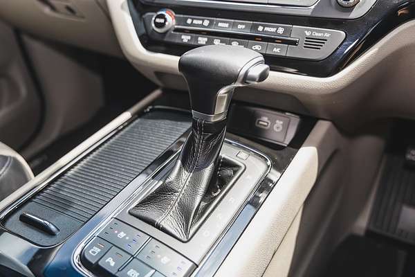 2017 Kia Carnival Platinum YP