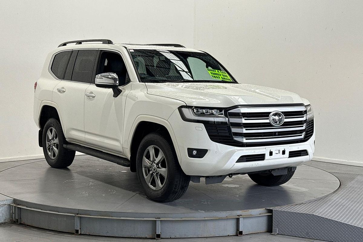 2022 Toyota Landcruiser Sahara FJA300R