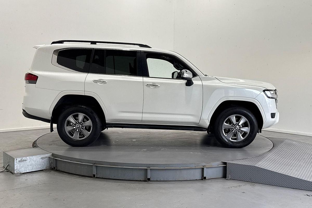 2022 Toyota Landcruiser Sahara FJA300R