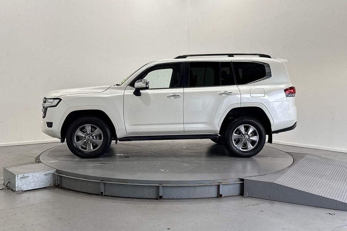2022 Toyota Landcruiser Sahara FJA300R