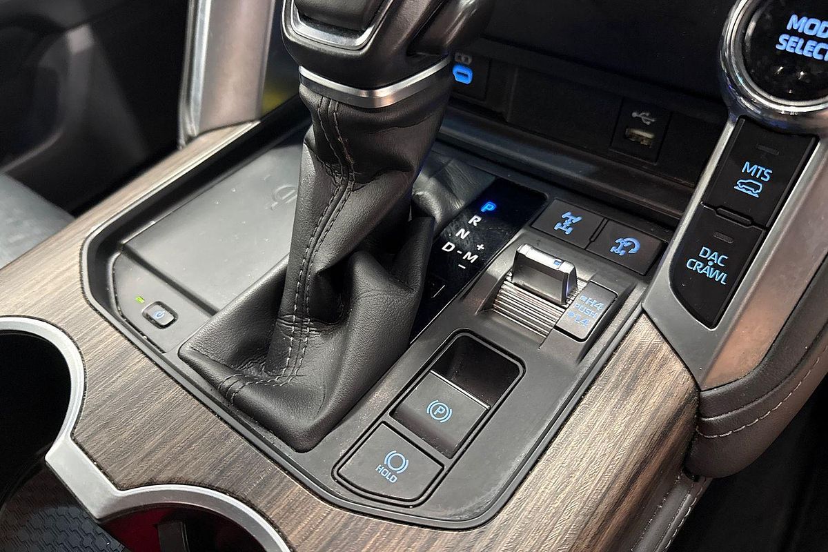 2022 Toyota Landcruiser Sahara FJA300R