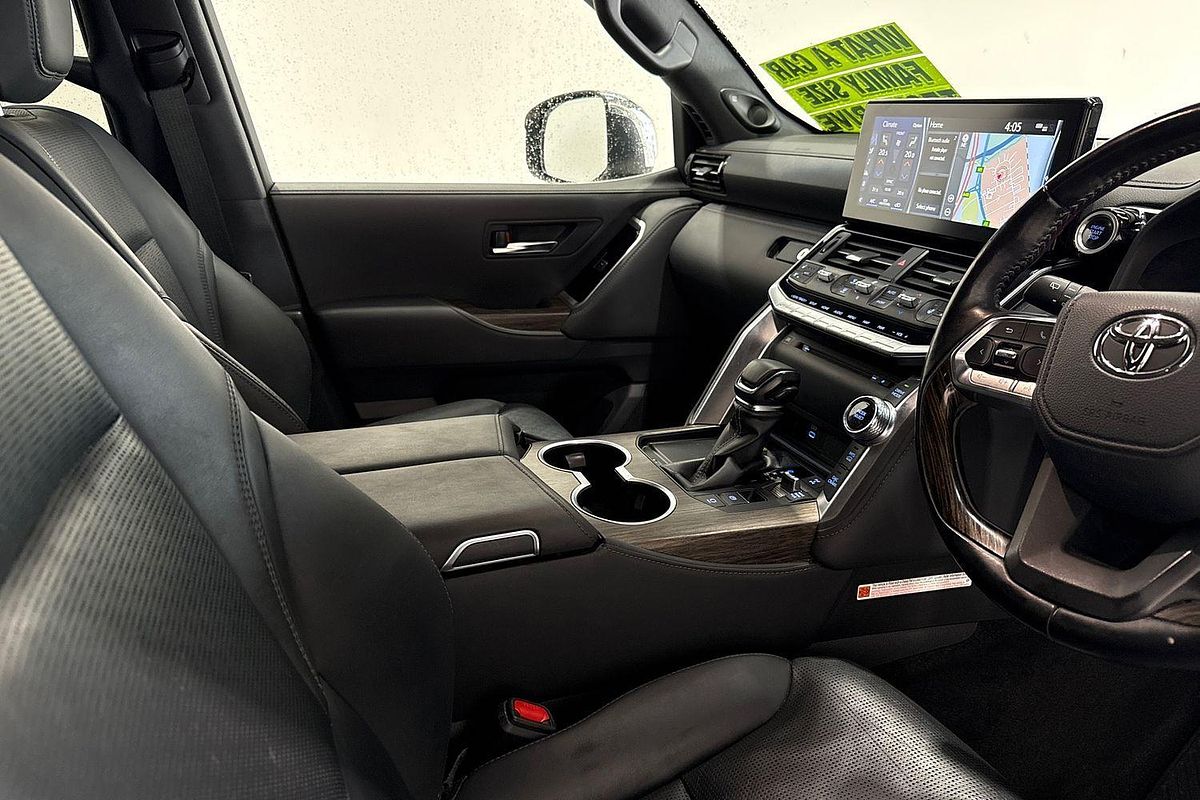 2022 Toyota Landcruiser Sahara FJA300R