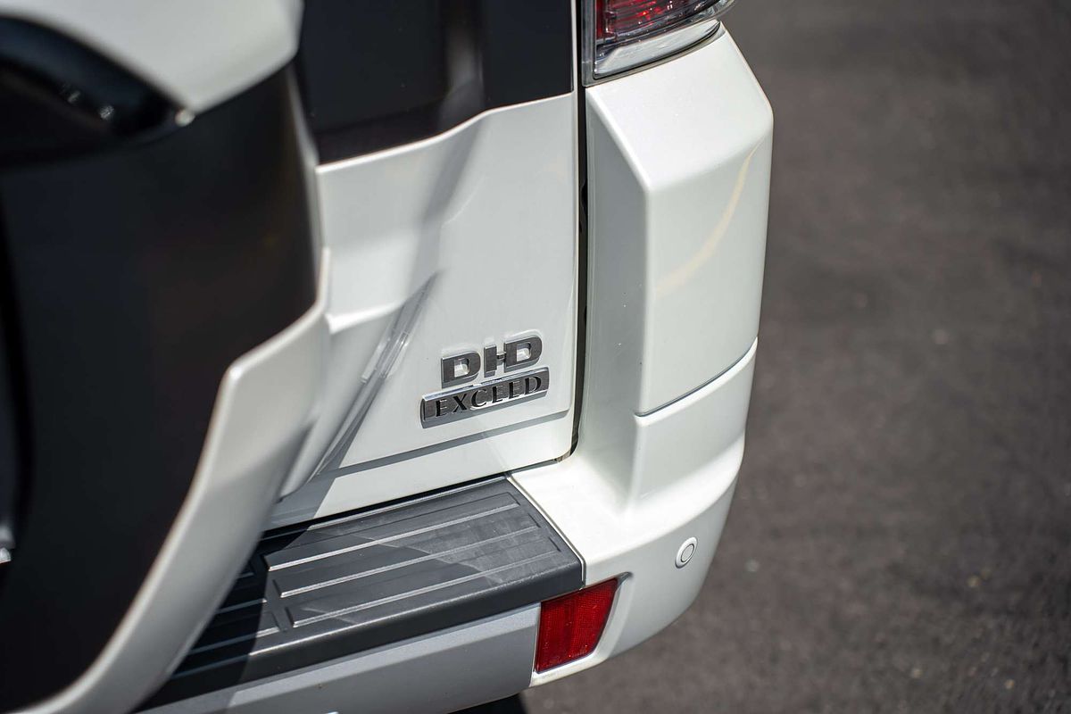 2017 Mitsubishi Pajero Exceed NX