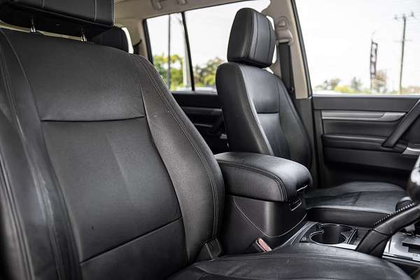 2017 Mitsubishi Pajero Exceed NX